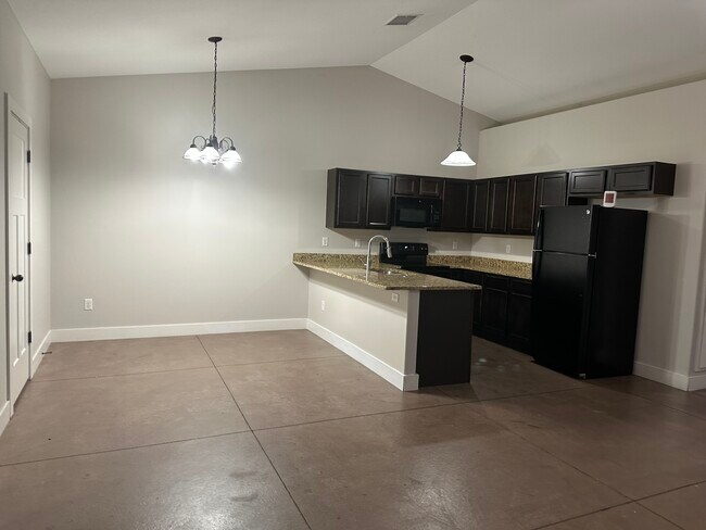 Building Photo - 4833 N Hillside Ct