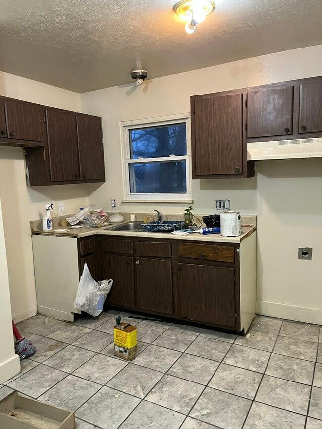 Building Photo - 2062 Hickorydale Dr