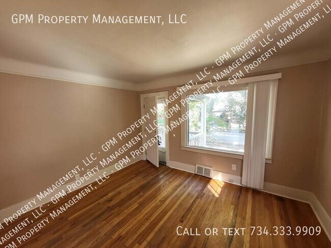 Foto del edificio - Perfectly Located Allen Park Home