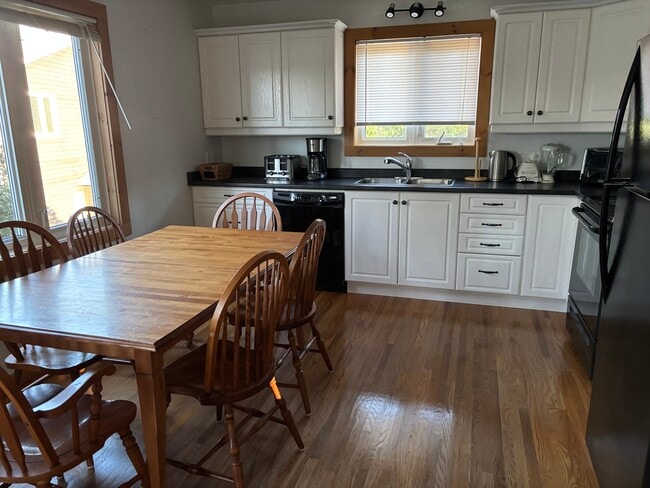 Kitchen - 5 Felsbourg Ln