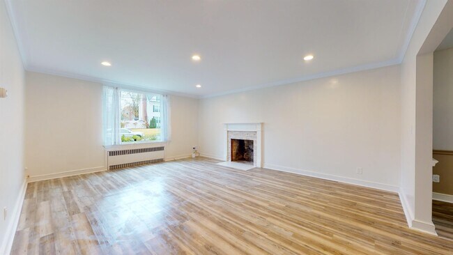 Building Photo - 62 Lewis Dr