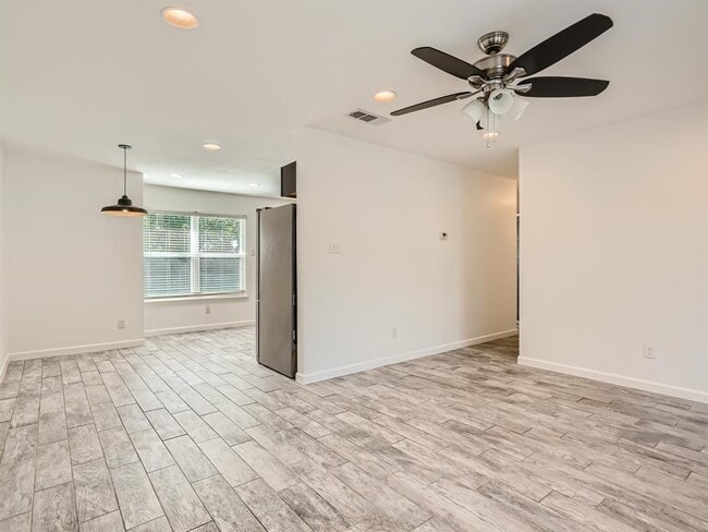 Building Photo - 6035 Bluebell Cir