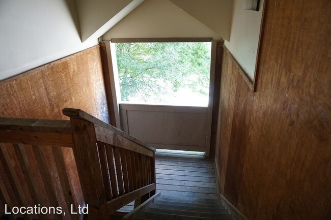 Building Photo - 1524 Indianola Ave
