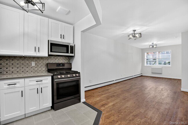 Foto del edificio - 596 E 164th St