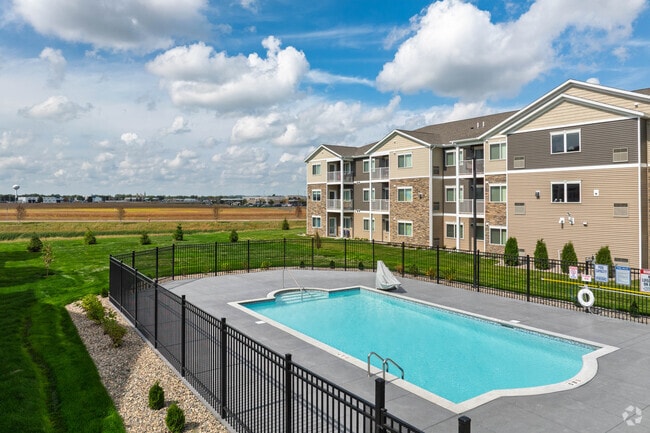 Pool - Hickory Grove Apartments