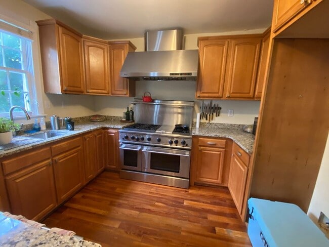 Building Photo - 13 Elizabeth St