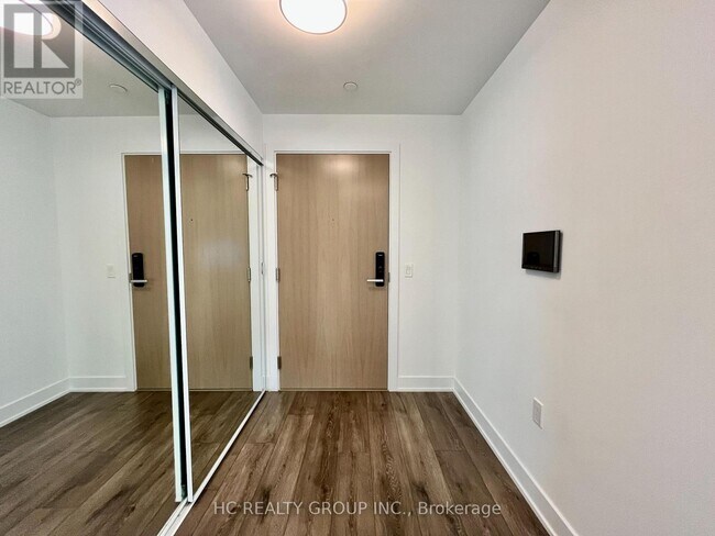 Photo du bâtiment - 575-1575 Bloor St E
