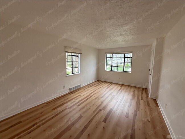 Foto del edificio - 212 E Bruce Ave