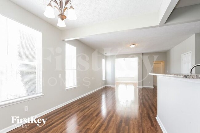 Building Photo - 4915 Birmingham Dr