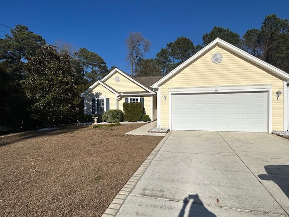 Primary Photo - A bright and beautiful 3 bedroom, 2 bath h...