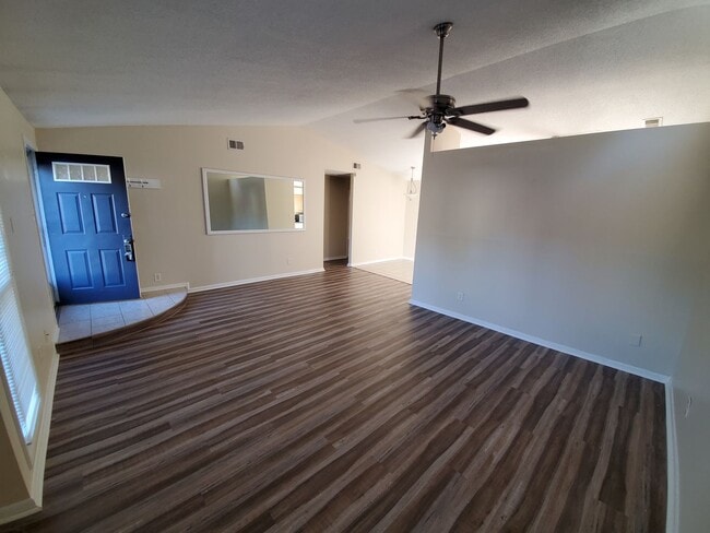 Building Photo - Cozy Single Family Ranch in Timberlake Nei...