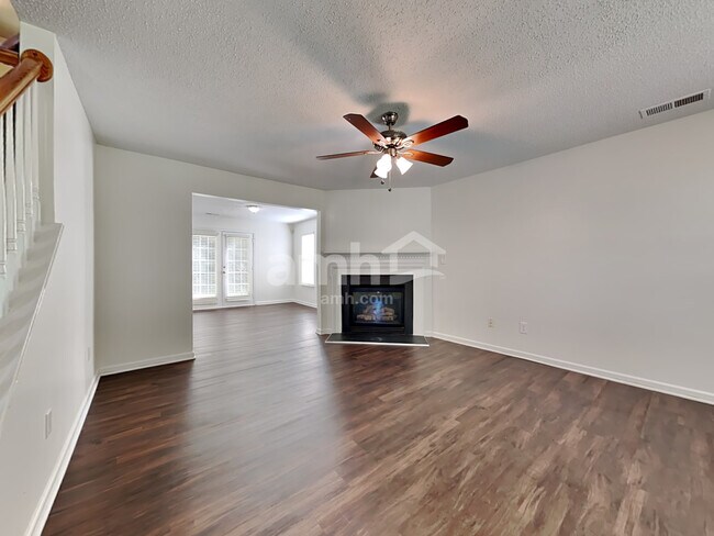 Foto del edificio - 6308 Dumont Ln