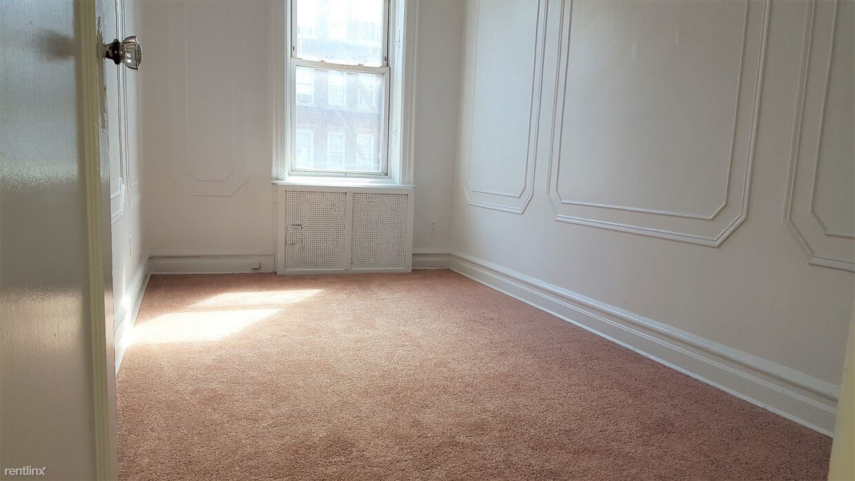 Primary Photo - 1073 Winthrop St