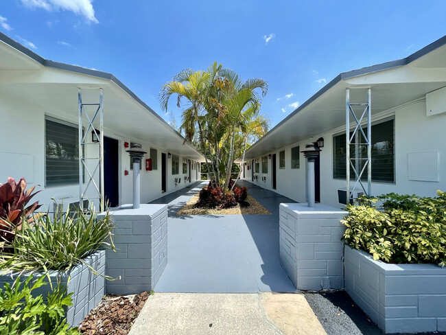 Building Photo - Biscayne Gardens