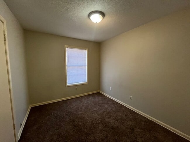 Building Photo - Renovated 3 Bedroom 1 Bath Home for Rent!