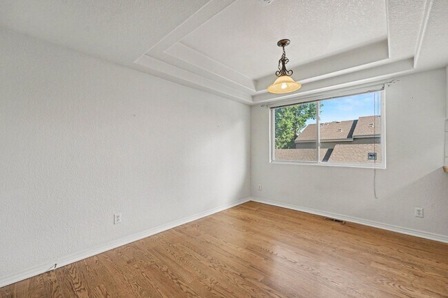 Foto del edificio - Beautiful 2BR Townhome in Gated Community with 2-Car Garage