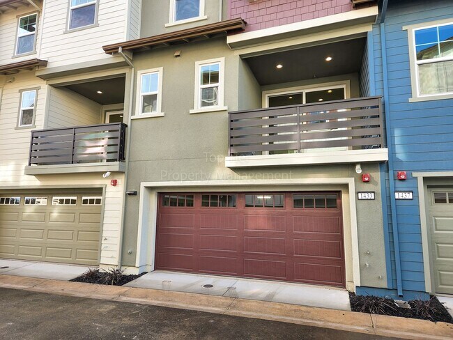 Foto del edificio - Newer Townhome at Penny Lane in Concord, 2...