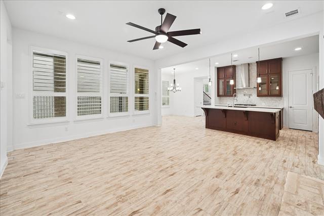 Foto del edificio - 8047 Sunflower Ln