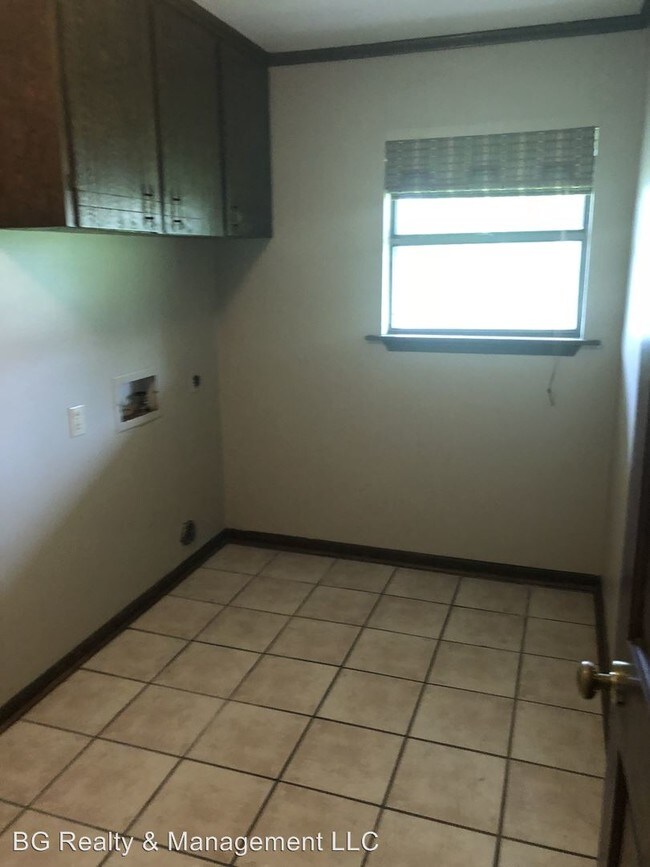 Building Photo - 4 br, 2 bath House - 102 Warwicke Dr
