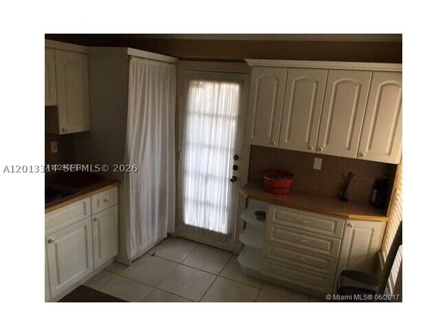 Foto del edificio - 10794 N Kendall Dr