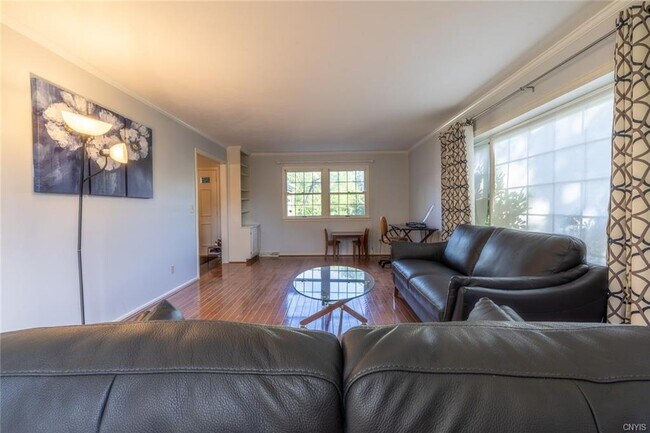 Foto del edificio - 519 Standish Dr