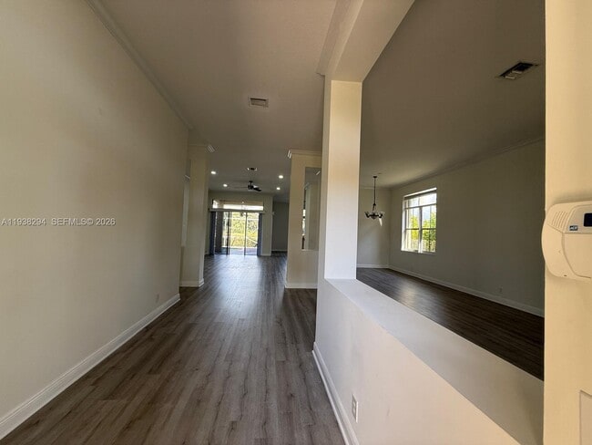 Foto del edificio - 2408 Deer Creek Rd