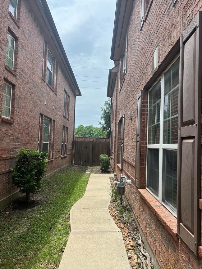 Foto del edificio - 1214 Glenwood Canyon Ln