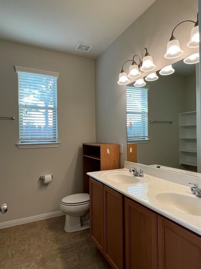 Building Photo - 19523 Midnight Glen Dr