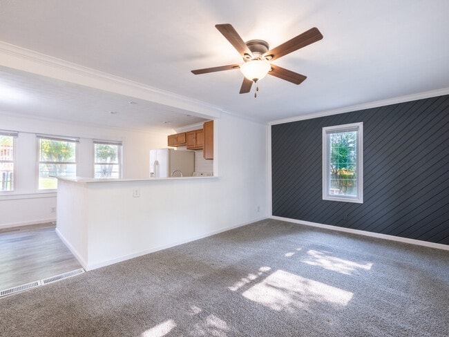 Building Photo - 211 Sharen St