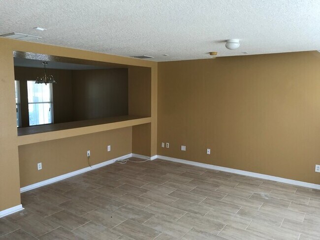 Foto del edificio - Gorgeous 4 Bedroom/2.5 Bathroom in the Oak...