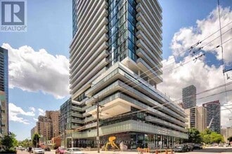 Building Photo - 161 Roehampton Ave