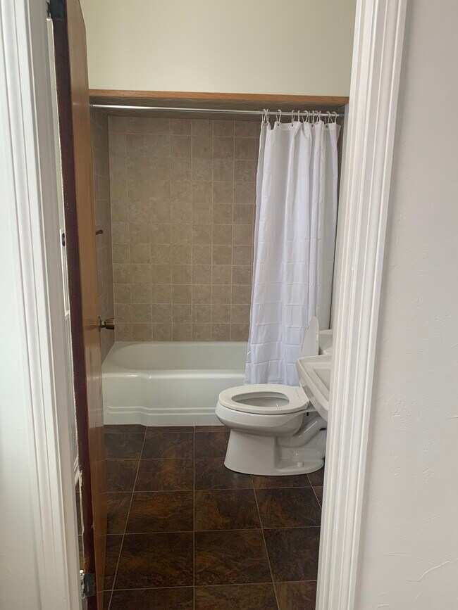Ceramic bathroom - 810 Bower Hill Rd
