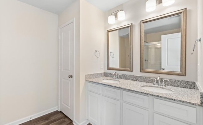 Foto del edificio - Fabulous New Construction Duplex ~ Minutes...