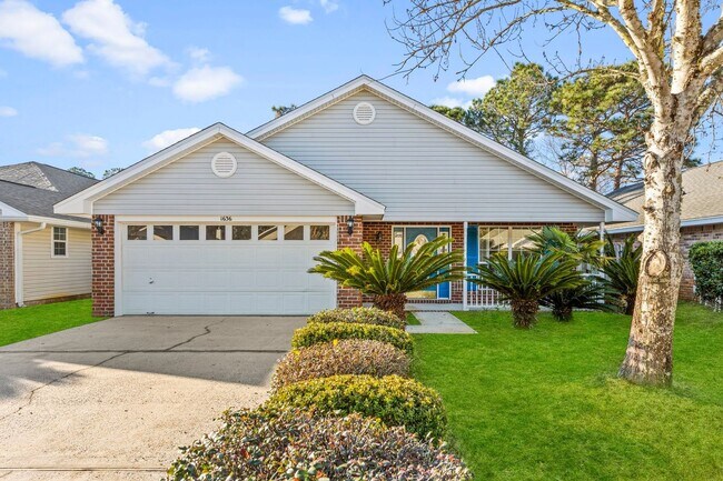 Foto del edificio - Charming home in IDEAL location!!!