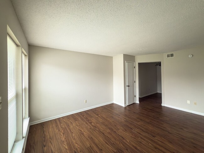 Foto del edificio - 2523-2523 E Morris Dr