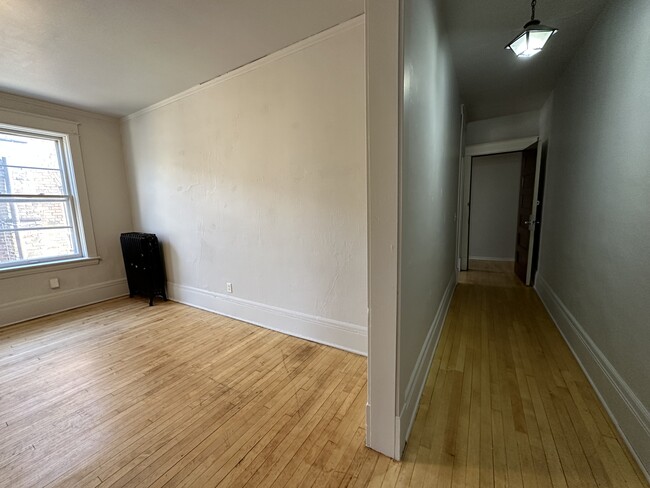 Building Photo - 1047 Hudson Rd