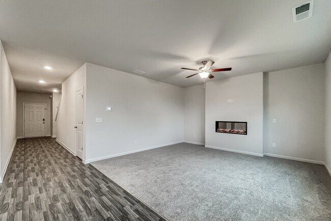 Foto del edificio - 327 Hamilton Pointe Dr