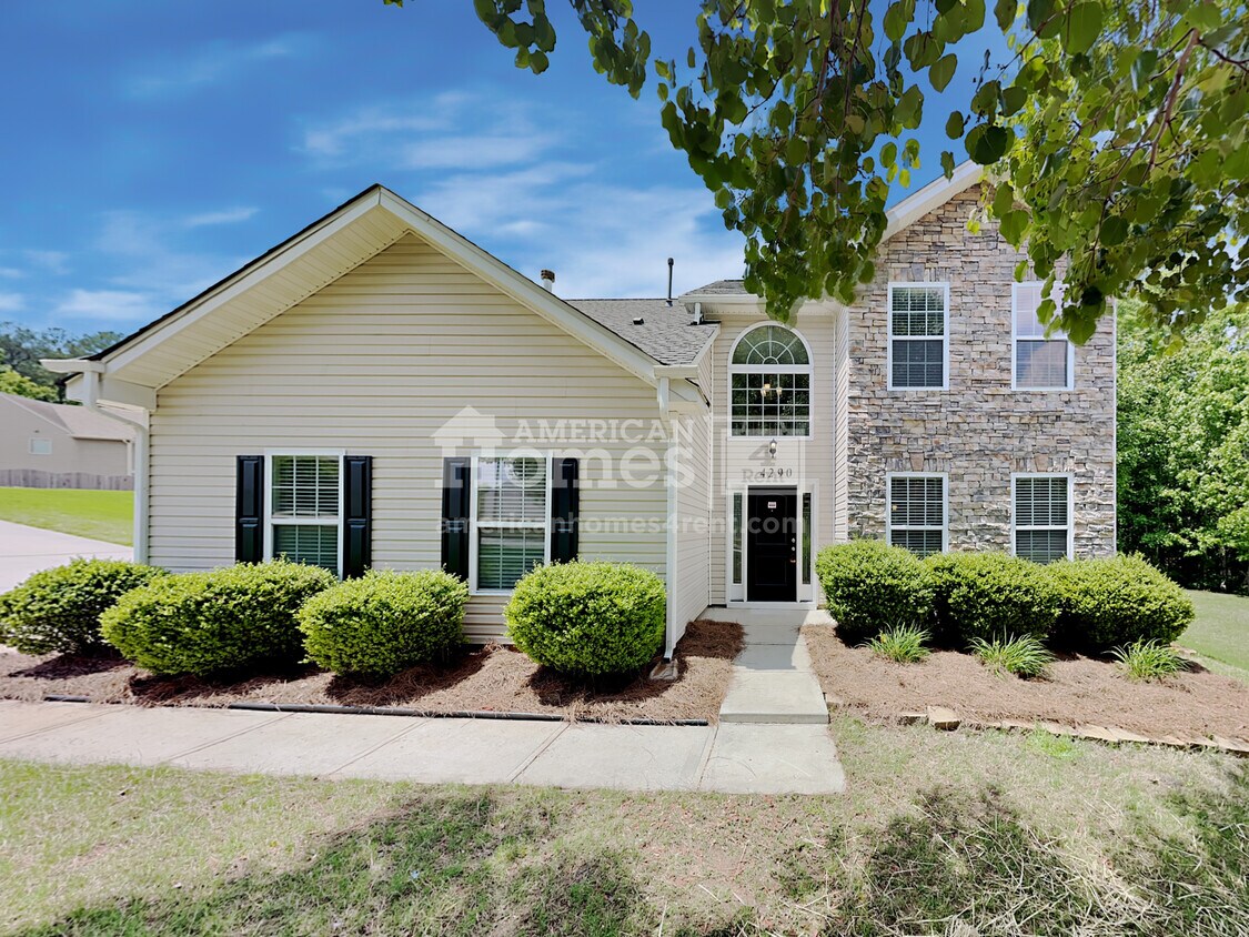 4290 N Braves Circle House Rental in Douglasville, GA