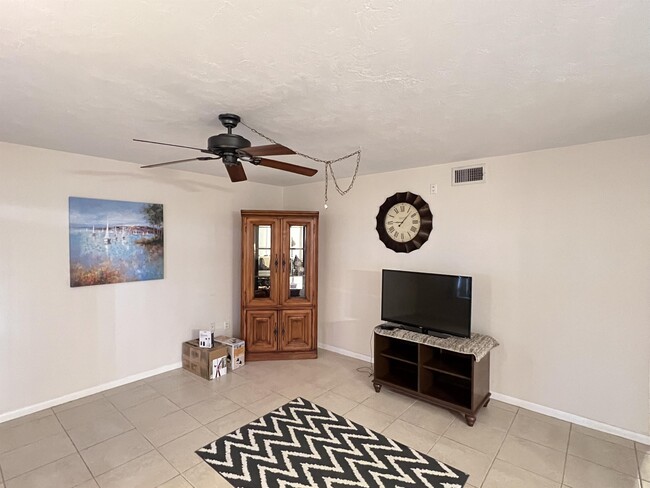 Foto del edificio - 1137 SW 16th Terrace
