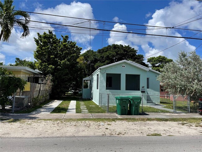 Building Photo - 3049 SW 24th St