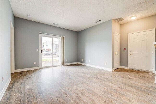 Foto del edificio - **Swimming Pool*****1 Bed 1 Bath******Cross Pointe Business Park*****LAKE VIEW AVAILABLE