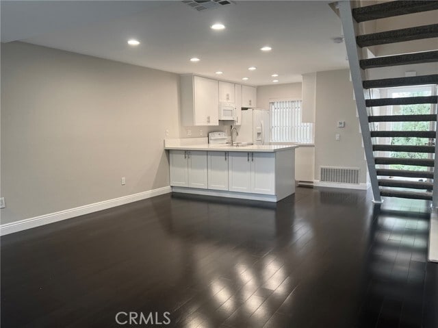 Building Photo - 200 Pineview