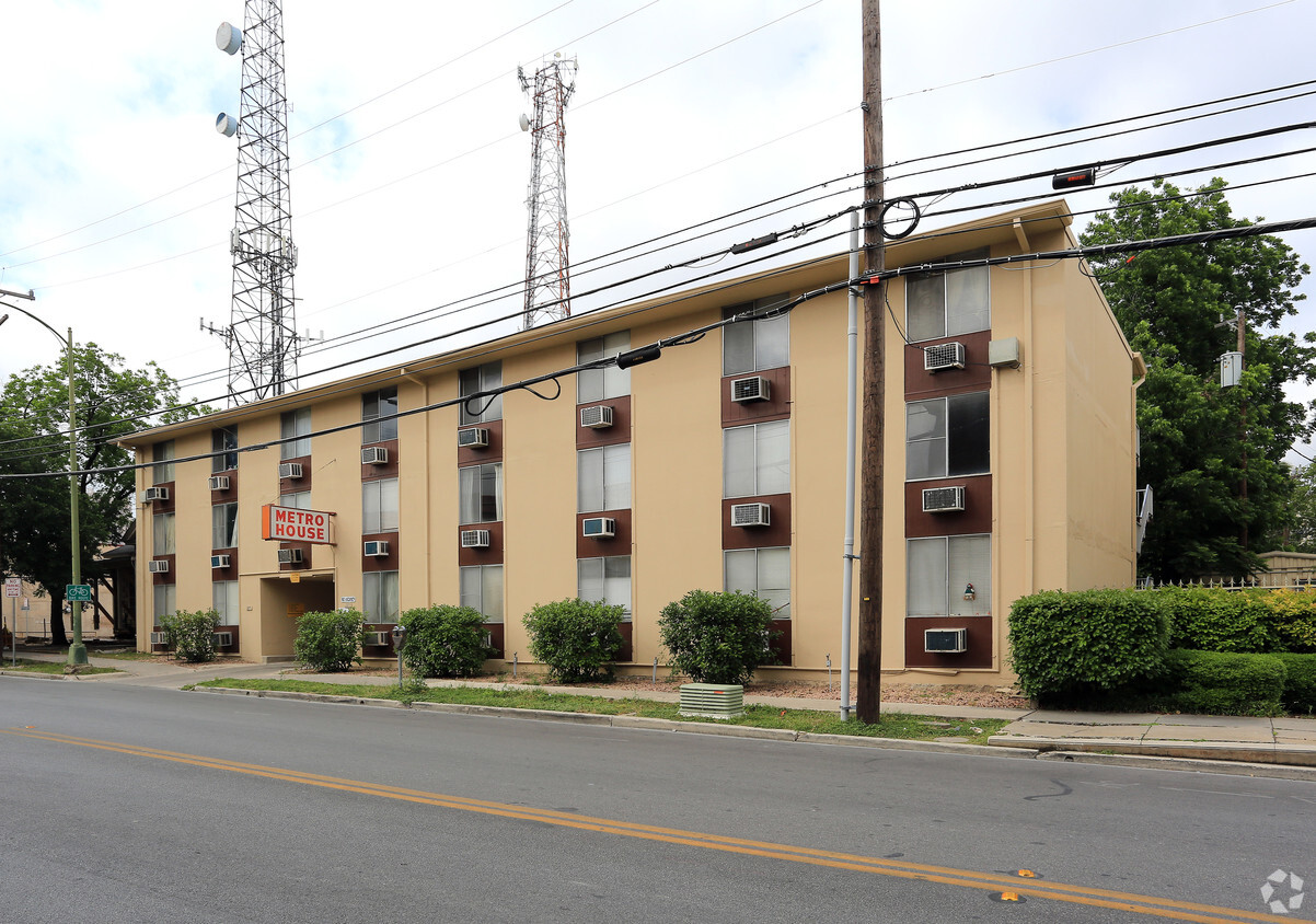 Primary Photo - Metro House Apartments