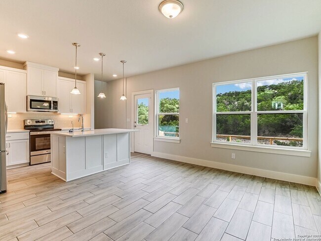 Foto del edificio - 16011 Babcock Rd