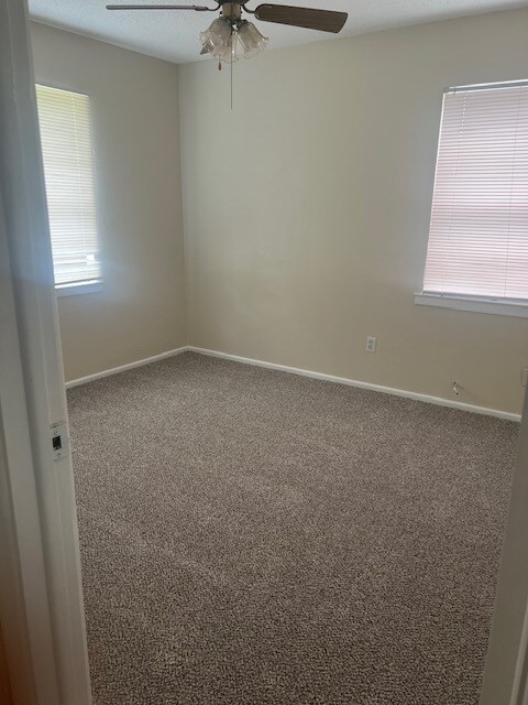 Foto del edificio - 2218 Clover Park Dr