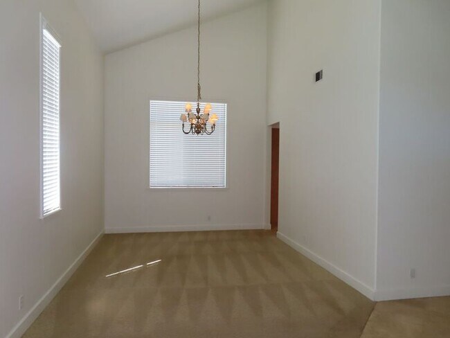 Building Photo - 41152 Promenade Chardonnay Hls
