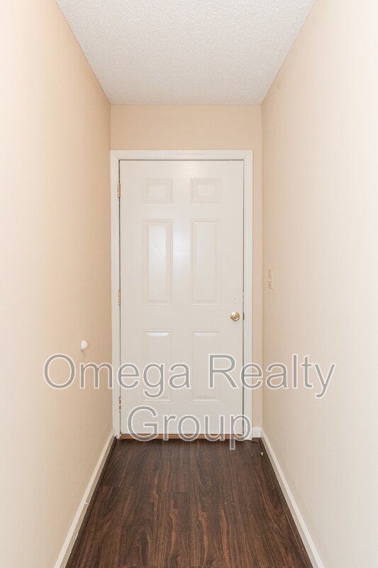 Building Photo - 1645 Park Terrace