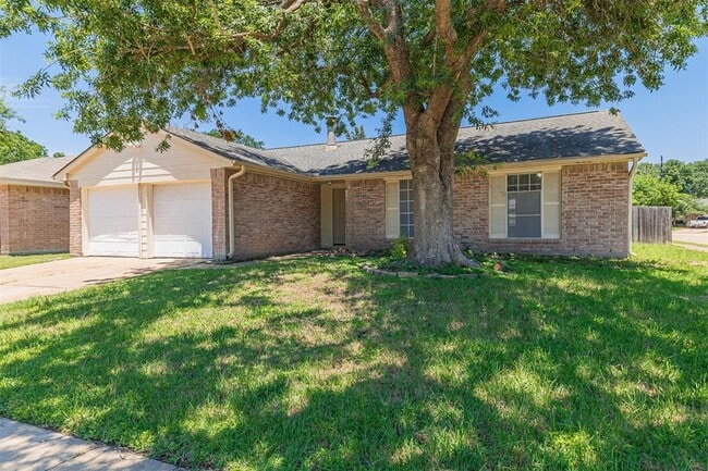 Building Photo - 16702 Pebbleglen Dr