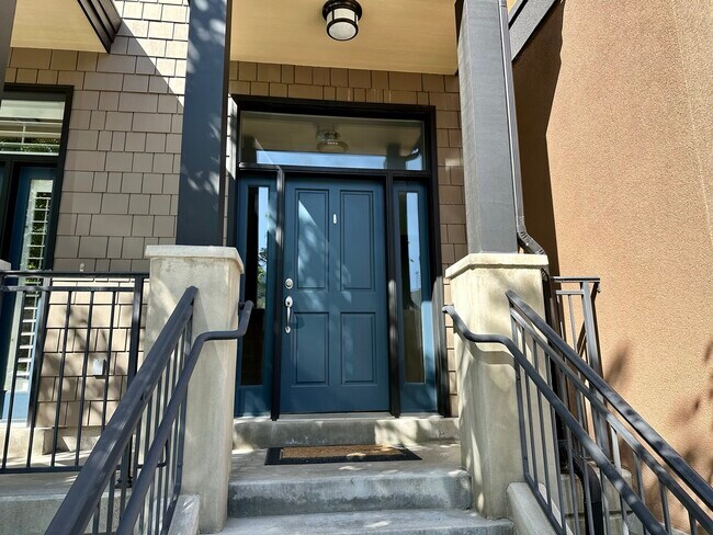Building Photo - 5097 Edgewood Dr