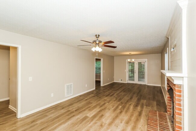 Foto del edificio - 15 Valley Brook Dr